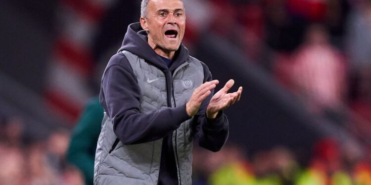 Luis Enrique durante jogo do PSG