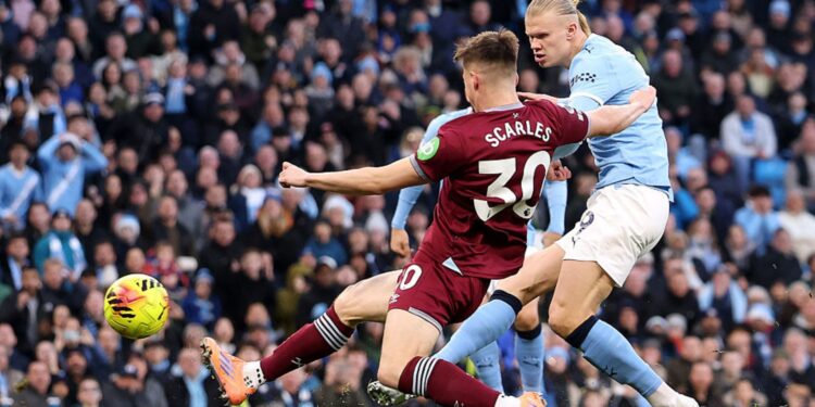 Lance do jogo entre Manchester City e West Ham
