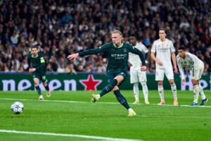Haaland converte pênalti para o Manchester City