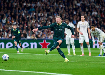Haaland converte pênalti para o Manchester City