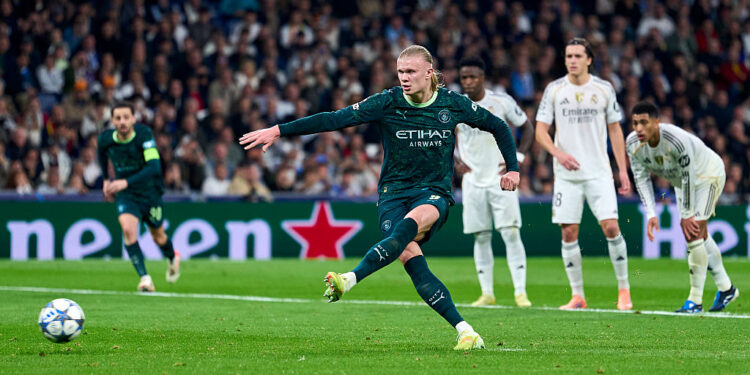 Haaland converte pênalti para o Manchester City