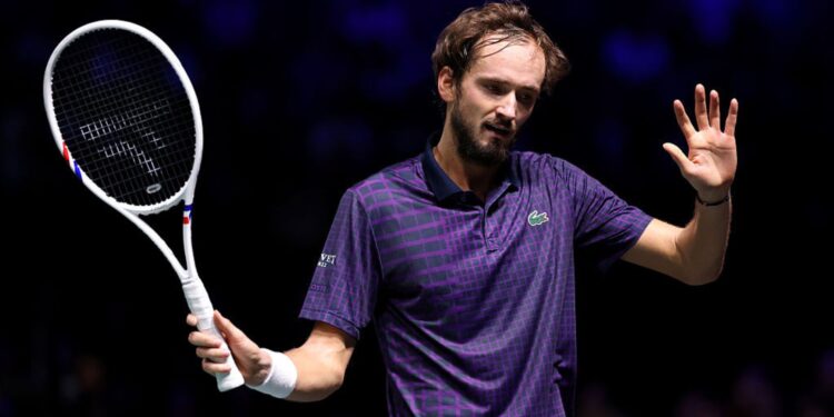 Medvedev durante partida de tênis