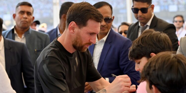 Messi durante visita à Índia