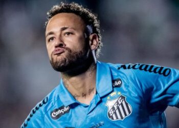 Neymar comemorando gol contra o Juventude