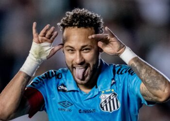 Neymar comemora gol do Santos contra o Juventude