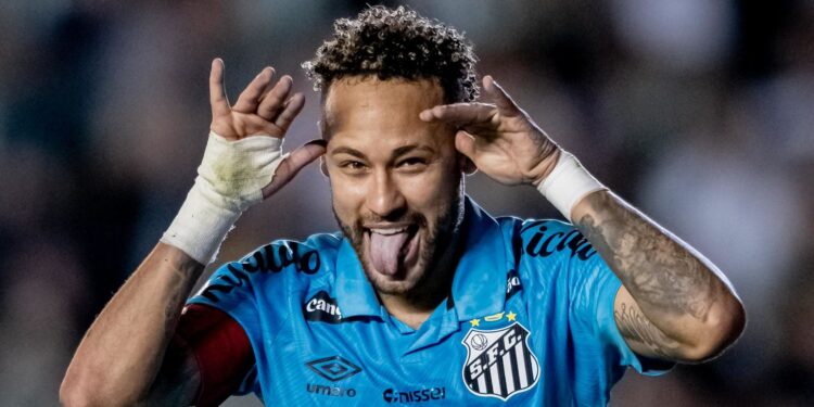 Neymar comemora gol do Santos contra o Juventude