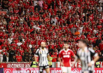 Torcida do Inter em jogo contra o Santos