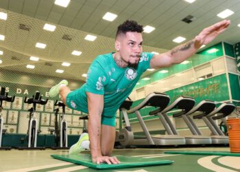 Paulinho recuperando condição física na Academia de Futebol do Palmeiras