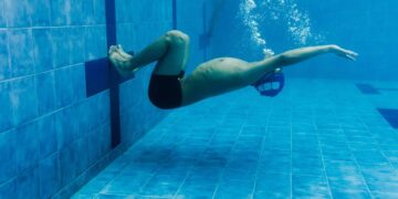 24 minutos e 37 segundos? Veja quem detém o recorde de respiração debaixo d’água e como ele é alcançado com segurança