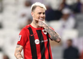 Róger Guedes durante partida pelo Al-Rayyan