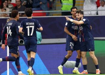 Kvaratskhelia comemora gol marcado pelo PSG