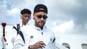 Santos desembarca em Porto Alegre com Neymar