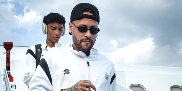 Santos desembarca em Porto Alegre com Neymar