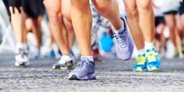 Como o material do tênis afeta o desempenho na corrida