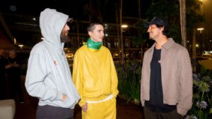 Timothée Chalamet ao lado de Gabriel Medina