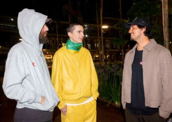 Timothée Chalamet ao lado de Gabriel Medina