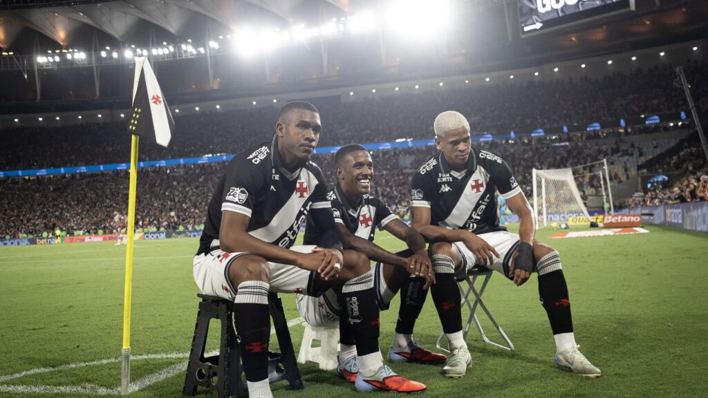 Tottenham brinca com comemoração de jogadores do Vasco