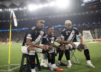 Tottenham brinca com comemoração de jogadores do Vasco