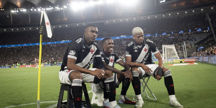 Tottenham brinca com comemoração de jogadores do Vasco