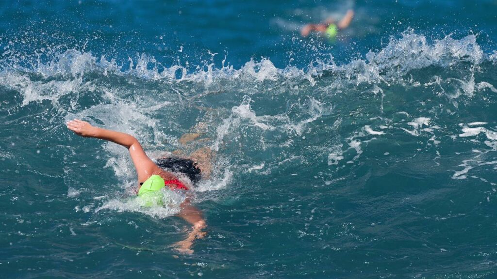 Nadar no mar parece fácil, mas esconde desafios importantes