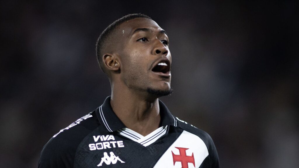 Rayan em ação pelo Vasco contra o Fluminense