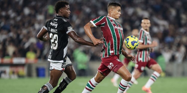 Lance do jogo entre Vasco e Fluminense