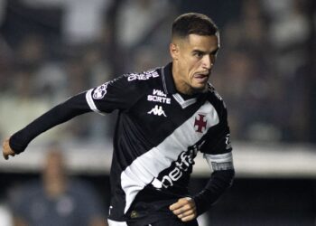 Coutinho durante jogo do Vasco