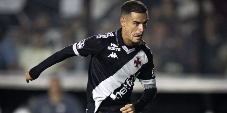 Coutinho durante jogo do Vasco