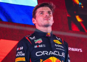 Verstappen vai com tudo atrás do penta