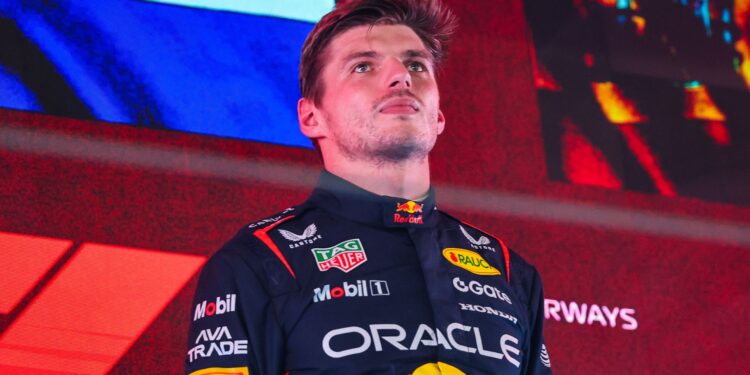 Verstappen vai com tudo atrás do penta