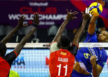 Lance do jogo entre Vôlei Renata e Al-Rayyan