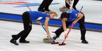 Prática silenciosa que exige leitura do gelo e decisões milimétricas a cada jogada - Créditos: commons.wikimedia.org