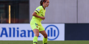 Qual o salário da atual Bola de Ouro, a melhor jogadora de futebol no mundo