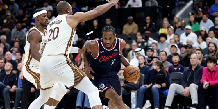 Kawhi Leonard comandou a vitória dos Clippers sobre os Warriors