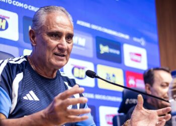 O técnico Tite foi apresentado oficialmente pelo Cruzeiro