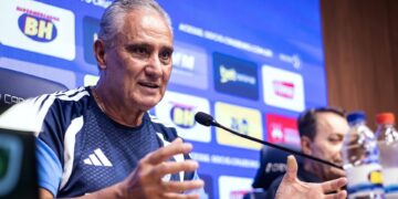 O técnico Tite foi apresentado oficialmente pelo Cruzeiro