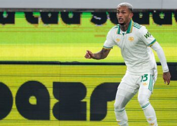 Wesley chama atenção do Manchester City