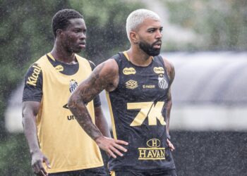Gabigol foi apresentado pelo Santos nesta segunda-feira, 5