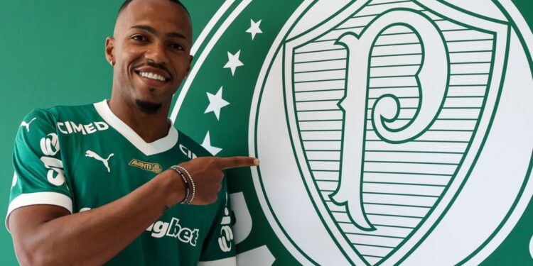 Marlon Freitas foi anunciado pelo Palmeiras neste domingo