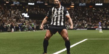 Hulk marcou o gol da virada do Atlético-MG sobre o Cruzeiro
