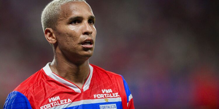 Deyverson é o novo reforço da LDU