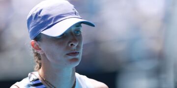 Iga Swiatek perdeu para Elena Rybakina e foi eliminada no Australian Open