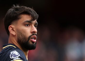 Lucas Paquetá desembarco no Rio de Janeiro para assinar com o Flamengo