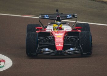 Lewis Hamilton participou do quarto dia de treinos de pré-temporada em Barcelona