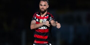 Michael rescindiu com o Flamengo e está livre no mercado