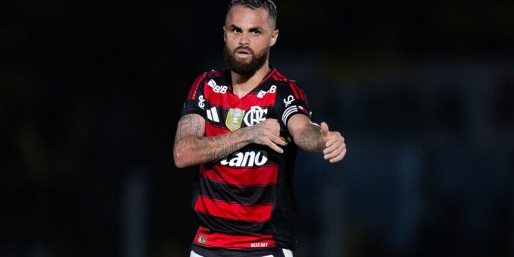 Michael rescindiu com o Flamengo e está livre no mercado