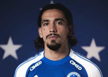 O Cruzeiro anunciou a contratação do atacante Chico da Costa
