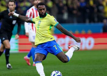 Gerson chega à Toca da Raposa para assinar com o Cruzeiro