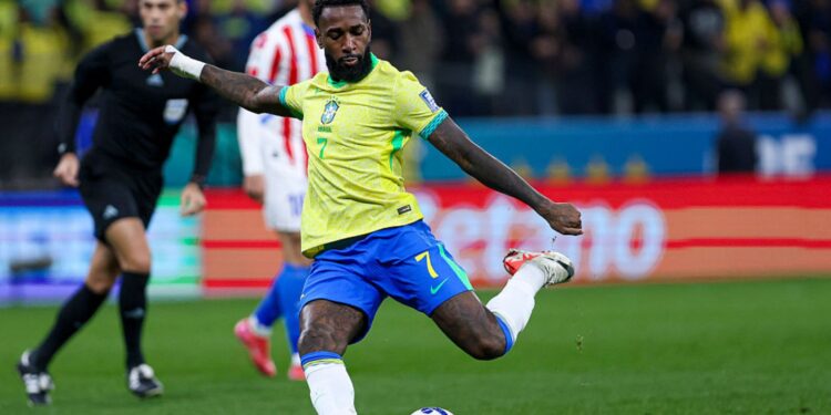 Gerson chega à Toca da Raposa para assinar com o Cruzeiro