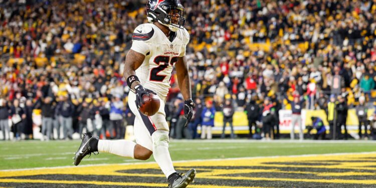 Texans vencem os Steelers por 30 a 6 nos playoffs da NFL